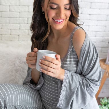 Conjunto Pijama Maternidade e Amamentação - Listras Cinza