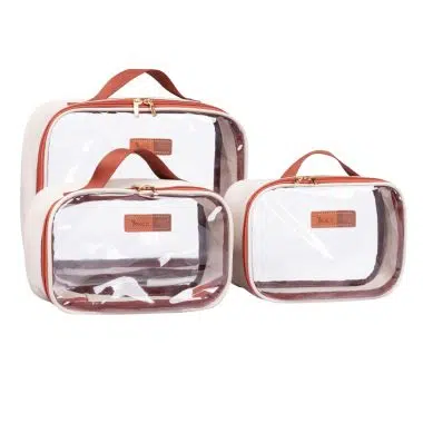 Mantenha a mala do seu bebê sempre organizada com o Kit de 3 Organizadores da Usealce. Projetado para oferecer praticidade e otimização de espaço, este kit inclui três unidades espaçosas, perfeitas para separar roupinhas, fraldas, itens de higiene e acessórios essenciais. Ideal para viagens, passeios ou o dia a dia, é um aliado indispensável no enxoval.