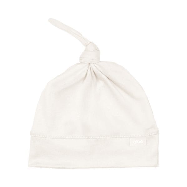 Encante-se com a Touca Nozinho da Coleção Mamãe e Bebê da Usealce, um acessório essencial que combina conforto, estilo e proteção para os primeiros dias do seu bebê. Feita com tecidos suaves e seguros, esta touca é perfeita para a pele delicada dos recém-nascidos, oferecendo um toque leve e macio.