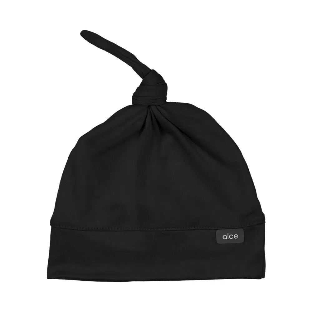 Touca Nozinho para Bebê Preta Encante-se com a Touca Nozinho da Coleção Mamãe e Bebê da Usealce, um acessório essencial que combina conforto, estilo e proteção para os primeiros dias do seu bebê. Feita com tecidos suaves e seguros, esta touca é perfeita para a pele delicada dos recém-nascidos, oferecendo um toque leve e macio.