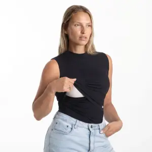 Regata Essencial Amamentação Preta para grávidas e mamães lactantes com acesso ao seio