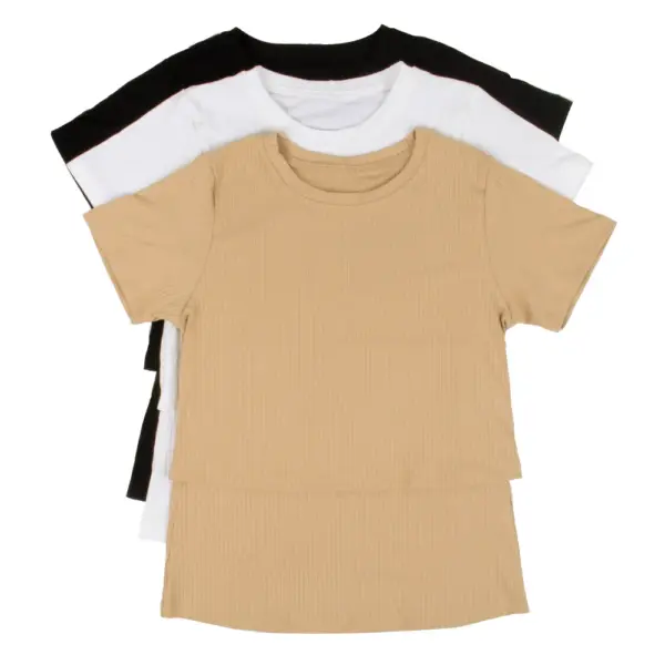 A Trio T-shirt Essencial Amamentação foi pensada para acompanhar você com conforto e praticidade, desde a barriga até colo e amamentação.