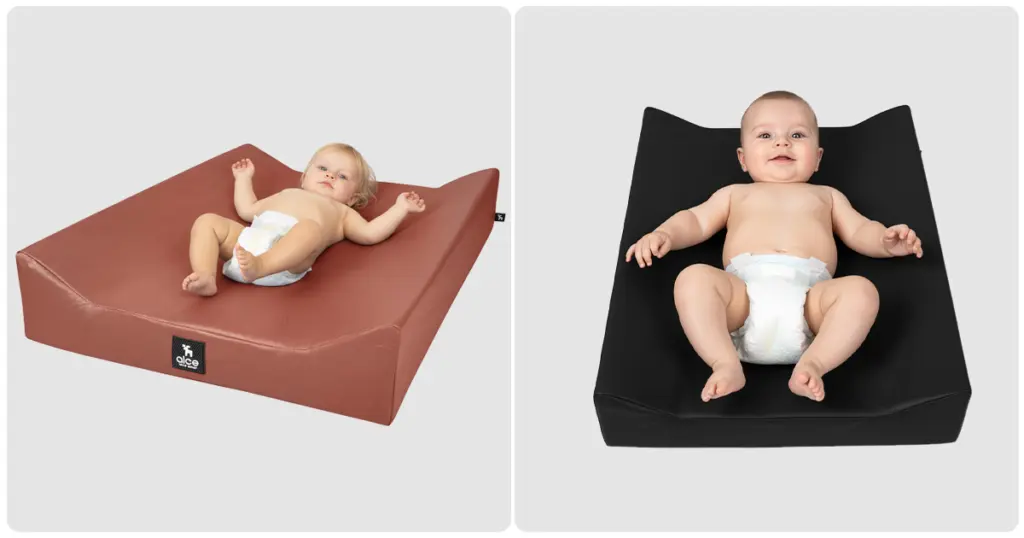 Descubra como tornar a troca de fraldas mais prática e leve Mãe trocando fralda do bebê em trocador portátil durante a primeira viagem, com kit de higiene organizado ao lado